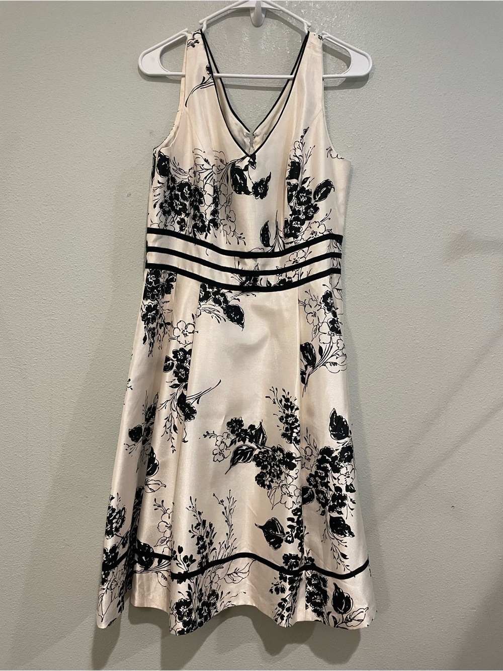 dressbarn Cream & Black Floral V-Neck Midi Dress